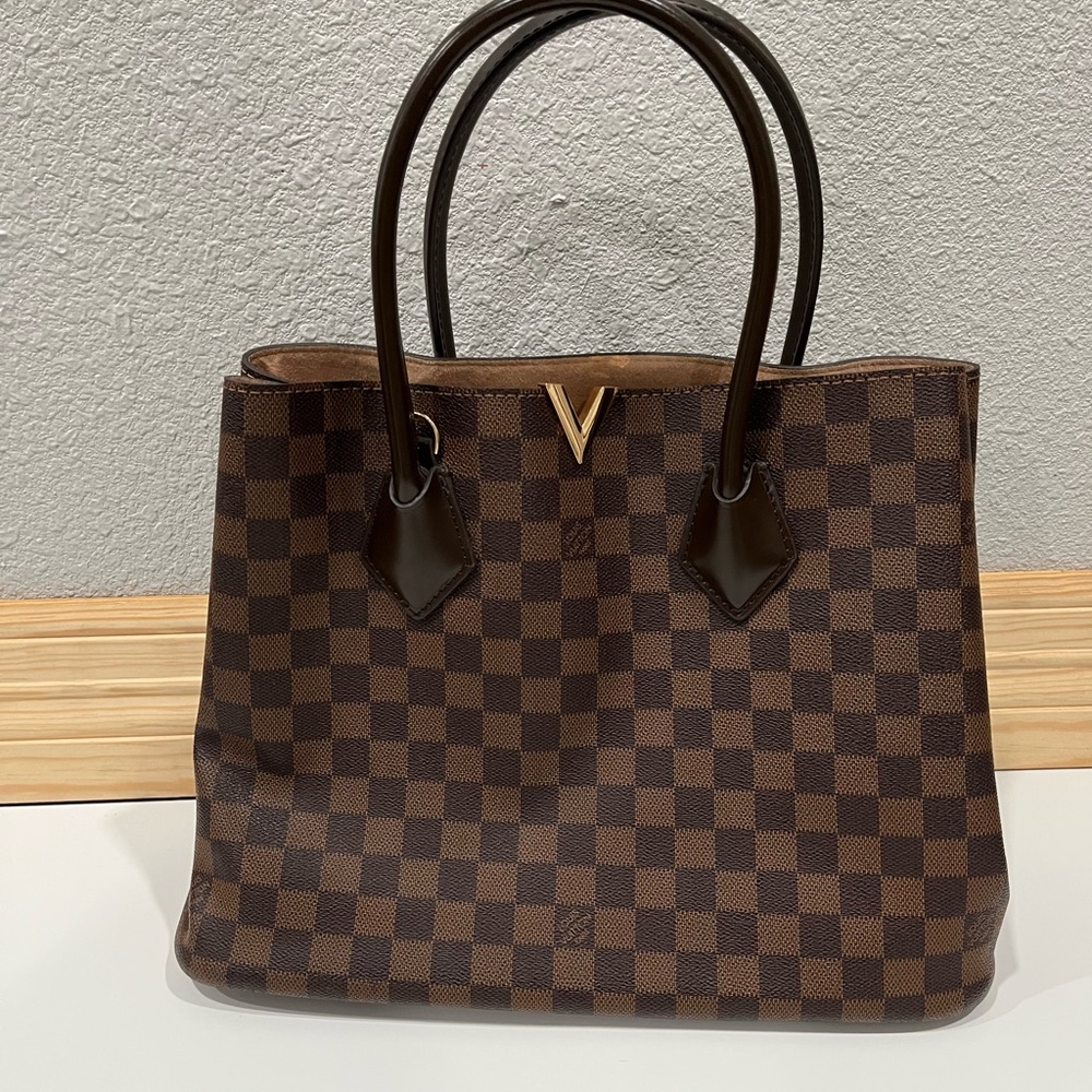 Beautiful Damier ebene Kensington.